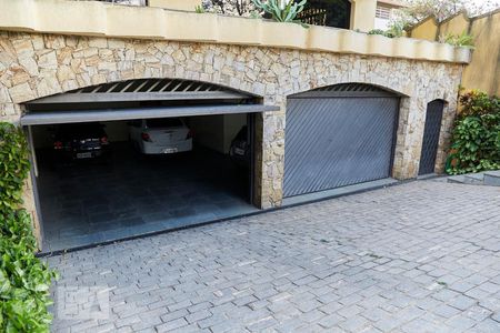 Casa à venda com 590m², 5 quartos e 5 vagasGaragem