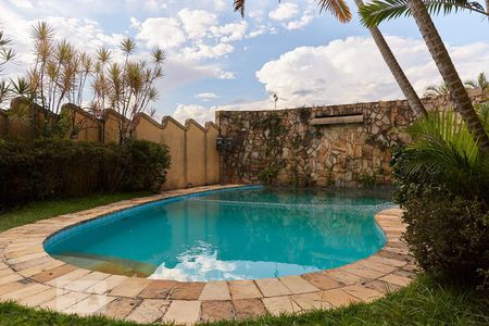 Casa à venda com 590m², 5 quartos e 5 vagasÁrea comum - Piscina