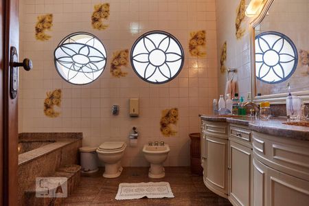 Casa à venda com 590m², 5 quartos e 5 vagasBanheiro da Suite 2