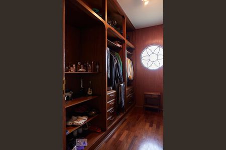 Casa à venda com 590m², 5 quartos e 5 vagasCloset da Suite 2