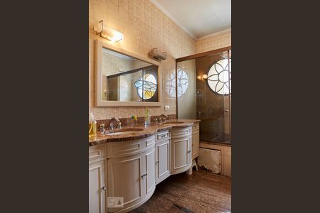 Casa à venda com 590m², 5 quartos e 5 vagasBanheiro da Suite 1