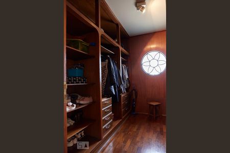 Casa à venda com 590m², 5 quartos e 5 vagasCloset do Suite 3