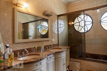 Casa à venda com 590m², 5 quartos e 5 vagasBanheiro da Suite 1