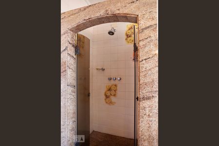 Casa à venda com 590m², 5 quartos e 5 vagasBanheiro da Suite 2