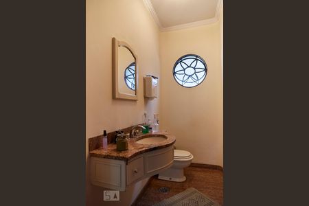 Casa à venda com 590m², 5 quartos e 5 vagasLavabo