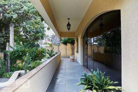 Casa à venda com 590m², 5 quartos e 5 vagasVaranda