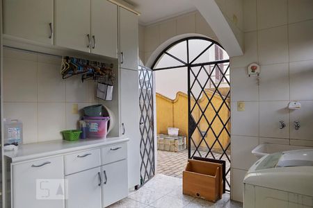 Casa à venda com 590m², 5 quartos e 5 vagasLavanderia