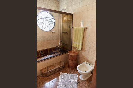 Casa à venda com 590m², 5 quartos e 5 vagasBanheiro da Suite 1