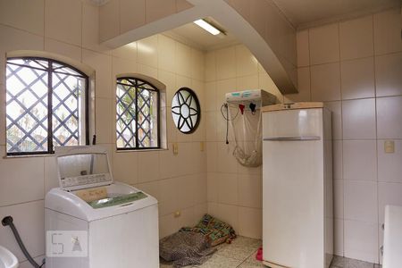 Casa à venda com 590m², 5 quartos e 5 vagasLavanderia