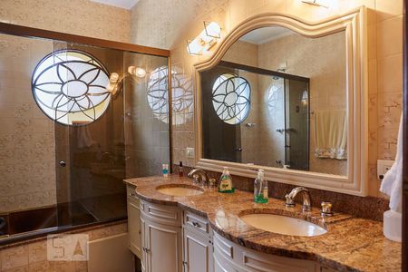 Casa à venda com 590m², 5 quartos e 5 vagasBanheiro da Suite 3