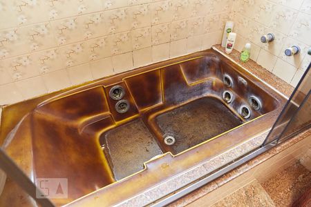 Casa à venda com 590m², 5 quartos e 5 vagasBanheiro da Suite 1