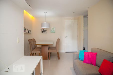 Sala de apartamento para alugar com 2 quartos, 50m² em Recreio dos Bandeirantes, Rio de Janeiro