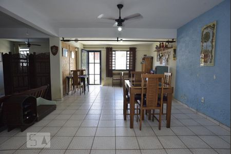 Sala de casa à venda com 2 quartos, 160m² em Freguesia de Jacarepaguá, Rio de Janeiro