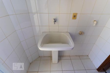 Área de serviço de casa de condomínio para alugar com 3 quartos, 117m² em Parque Rural Fazenda Santa Cândida, Campinas
