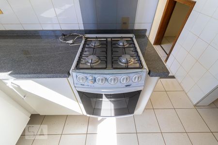 Cozinha - Fogão de casa de condomínio para alugar com 3 quartos, 117m² em Parque Rural Fazenda Santa Cândida, Campinas