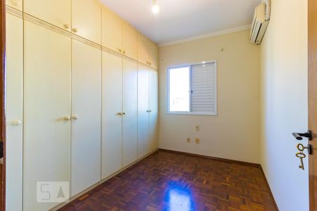 Quarto 2 de casa de condomínio para alugar com 3 quartos, 117m² em Parque Rural Fazenda Santa Cândida, Campinas