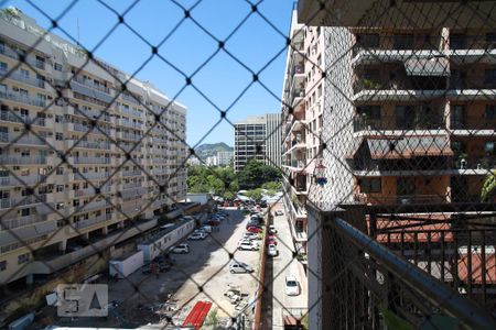 Apartamento para alugar com 67m², 2 quartos e 1 vagaÁrea de Serviço Vista