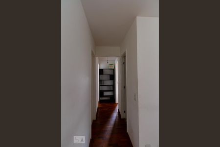 Corredor de apartamento à venda com 2 quartos, 70m² em Vila Suzana, São Paulo