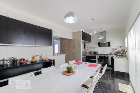 Casa para alugar com 300m², 5 quartos e 2 vagas Casa para alugar com 300m², 5 quartos e 2 vagasCozinha