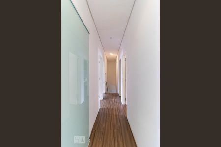 Casa para alugar com 300m², 5 quartos e 2 vagas Casa para alugar com 300m², 5 quartos e 2 vagasCorredor