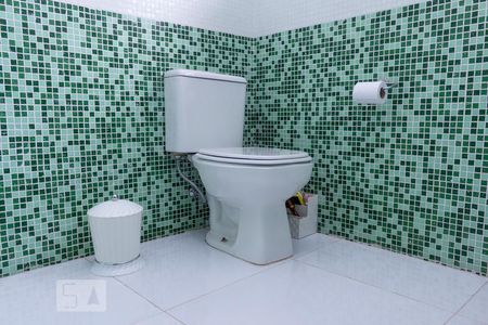 Casa à venda com 450m², 4 quartos e 6 vagasBanheiro da Suíte 2