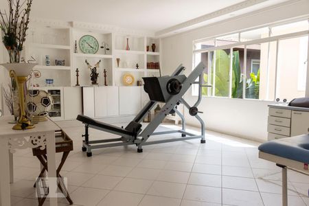 Casa à venda com 450m², 4 quartos e 6 vagasAcademia