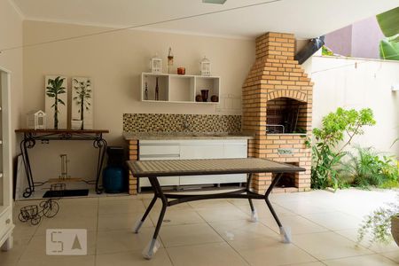 Casa à venda com 450m², 4 quartos e 6 vagasChurrasqueira