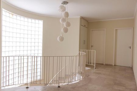 Casa à venda com 450m², 4 quartos e 6 vagasCorredor 3