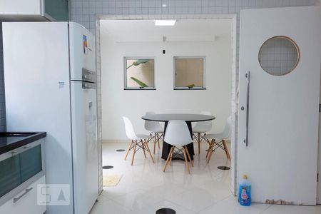 Casa à venda com 450m², 4 quartos e 6 vagasCozinha