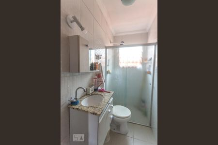 Casa à venda com 74m², 3 quartos e 2 vagas Casa à venda com 74m², 3 quartos e 2 vagasBanheiro
