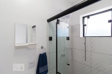 Banheiro de kitnet/studio para alugar com 1 quarto, 10m² em Vila Osasco, Osasco