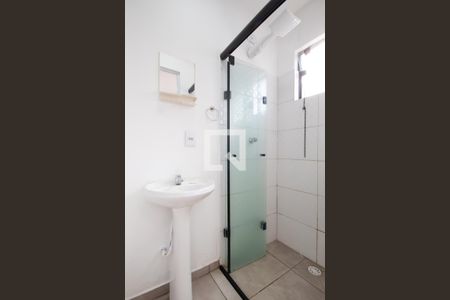 Banheiro de kitnet/studio para alugar com 1 quarto, 10m² em Vila Osasco, Osasco