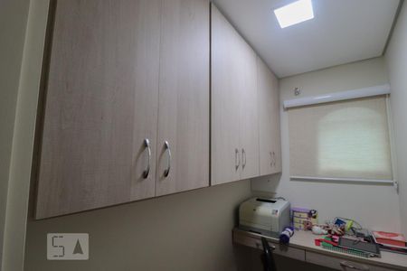 Casa à venda com 300m², 2 quartos e 2 vagasEscritório