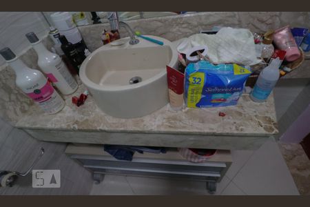 Casa à venda com 300m², 2 quartos e 2 vagasBanheiro da Suíte 2