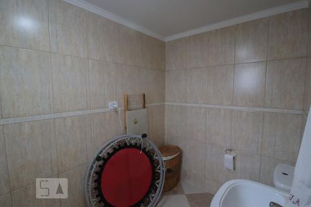 Casa à venda com 300m², 2 quartos e 2 vagasBanheiro de Serviço