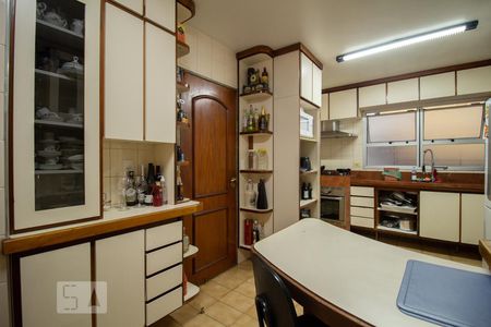 Apartamento à venda com 130m², 4 quartos e 3 vagas Apartamento à venda com 130m², 4 quartos e 3 vagasCozinha
