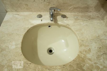 Apartamento à venda com 130m², 4 quartos e 3 vagas Apartamento à venda com 130m², 4 quartos e 3 vagasBanheiro Quarto 3