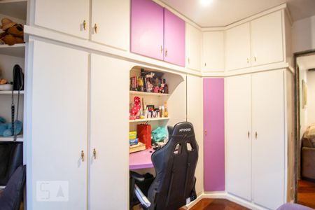 Apartamento à venda com 130m², 4 quartos e 3 vagas Apartamento à venda com 130m², 4 quartos e 3 vagasQuarto