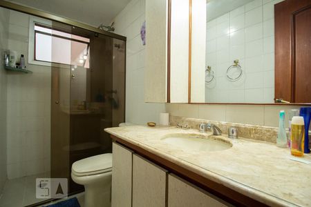 Apartamento à venda com 130m², 4 quartos e 3 vagas Apartamento à venda com 130m², 4 quartos e 3 vagasBanheiro Social