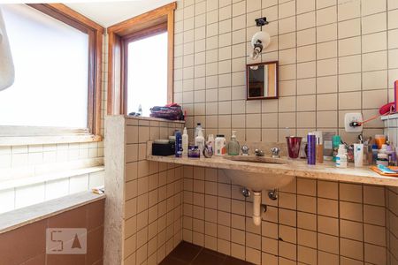 Apartamento à venda com 470m², 4 quartos e 4 vagasBanheiro da Suíte