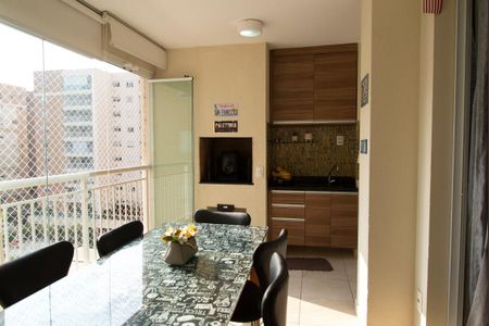Apartamento à venda com 112m², 3 quartos e 2 vagas Apartamento à venda com 112m², 3 quartos e 2 vagasVaranda do Quarto