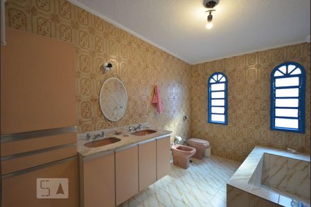 Casa à venda com 554m², 4 quartos e 4 vagas Casa à venda com 554m², 4 quartos e 4 vagasBanheiro Social