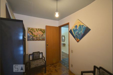 Casa à venda com 554m², 4 quartos e 4 vagas Casa à venda com 554m², 4 quartos e 4 vagasEscritório