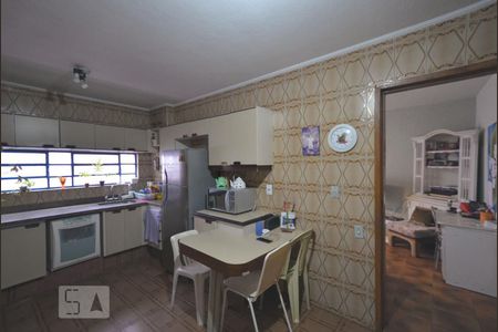 Casa à venda com 554m², 4 quartos e 4 vagas Casa à venda com 554m², 4 quartos e 4 vagasCozinha