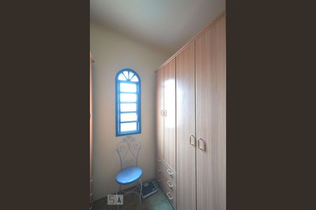 Casa à venda com 554m², 4 quartos e 4 vagas Casa à venda com 554m², 4 quartos e 4 vagasCloset Quarto 1