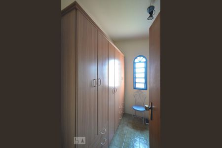 Casa à venda com 554m², 4 quartos e 4 vagas Casa à venda com 554m², 4 quartos e 4 vagasCloset Quarto 1