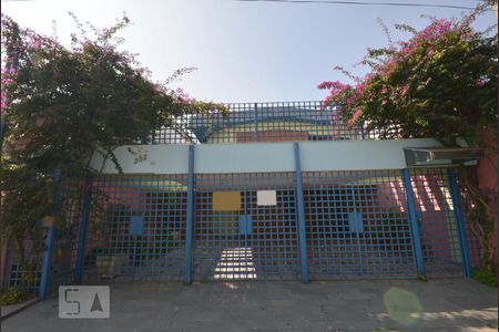 Casa à venda com 554m², 4 quartos e 4 vagas Casa à venda com 554m², 4 quartos e 4 vagasFachada