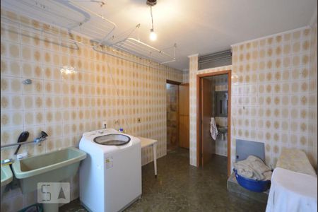 Casa à venda com 554m², 4 quartos e 4 vagas Casa à venda com 554m², 4 quartos e 4 vagasArea de Serviço