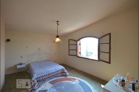 Casa à venda com 554m², 4 quartos e 4 vagas Casa à venda com 554m², 4 quartos e 4 vagasQuarto 1