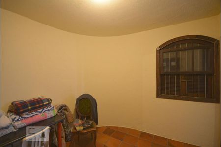 Casa à venda com 554m², 4 quartos e 4 vagas Casa à venda com 554m², 4 quartos e 4 vagasQuarto de Serviço